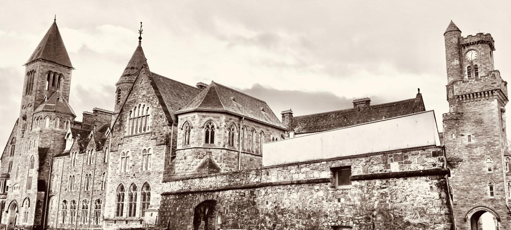 The Classrooms, Loch Ness Abbey - 142M2 Lifestyle & Heritage Apartment - Pool & Spa - The Highland Club - Resort On Lake Shores 포트오거스타 외부 사진