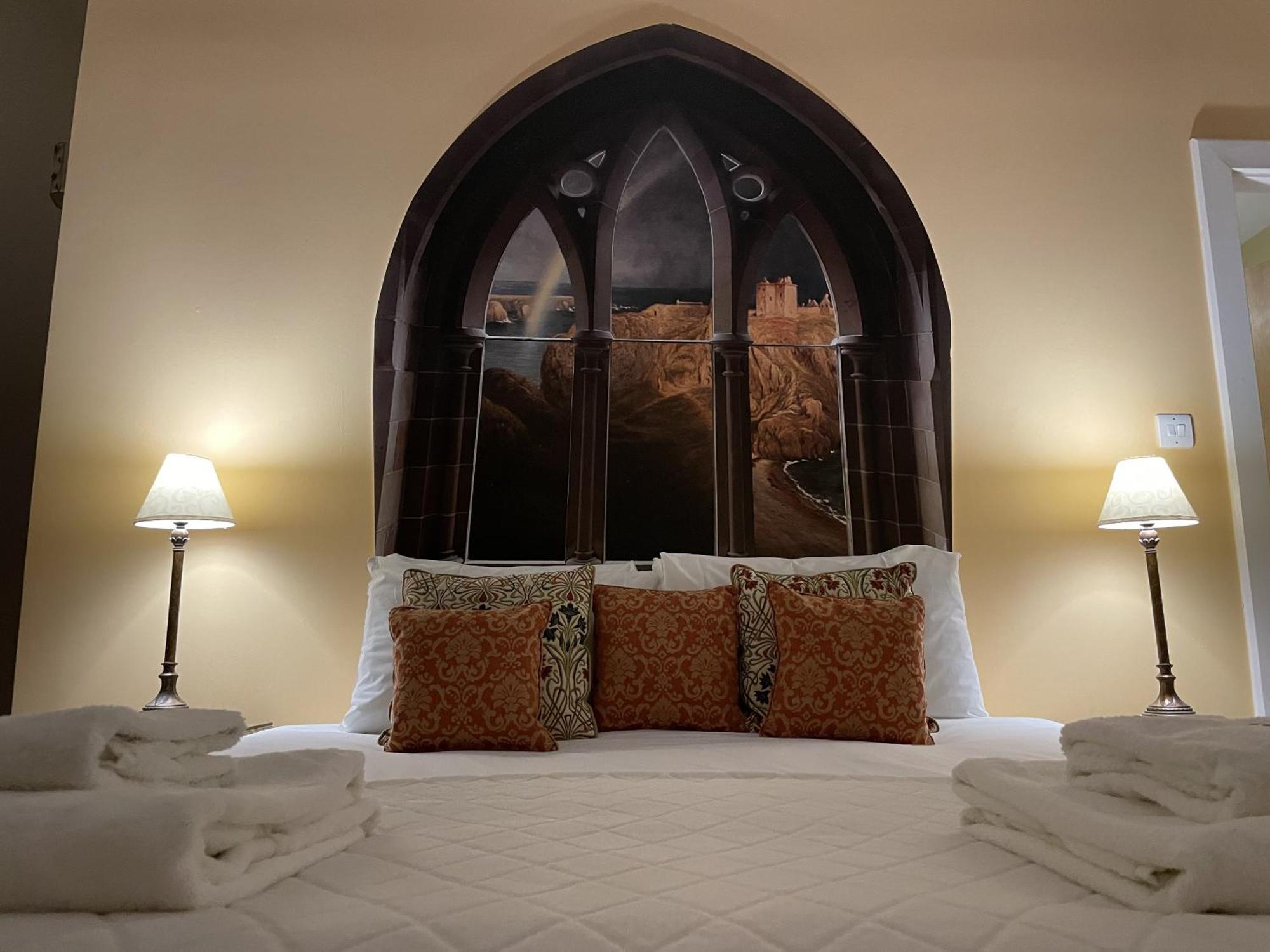 The Classrooms, Loch Ness Abbey - 142M2 Lifestyle & Heritage Apartment - Pool & Spa - The Highland Club - Resort On Lake Shores 포트오거스타 외부 사진